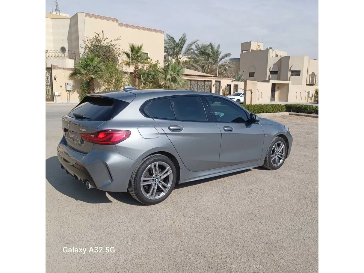Car image 6