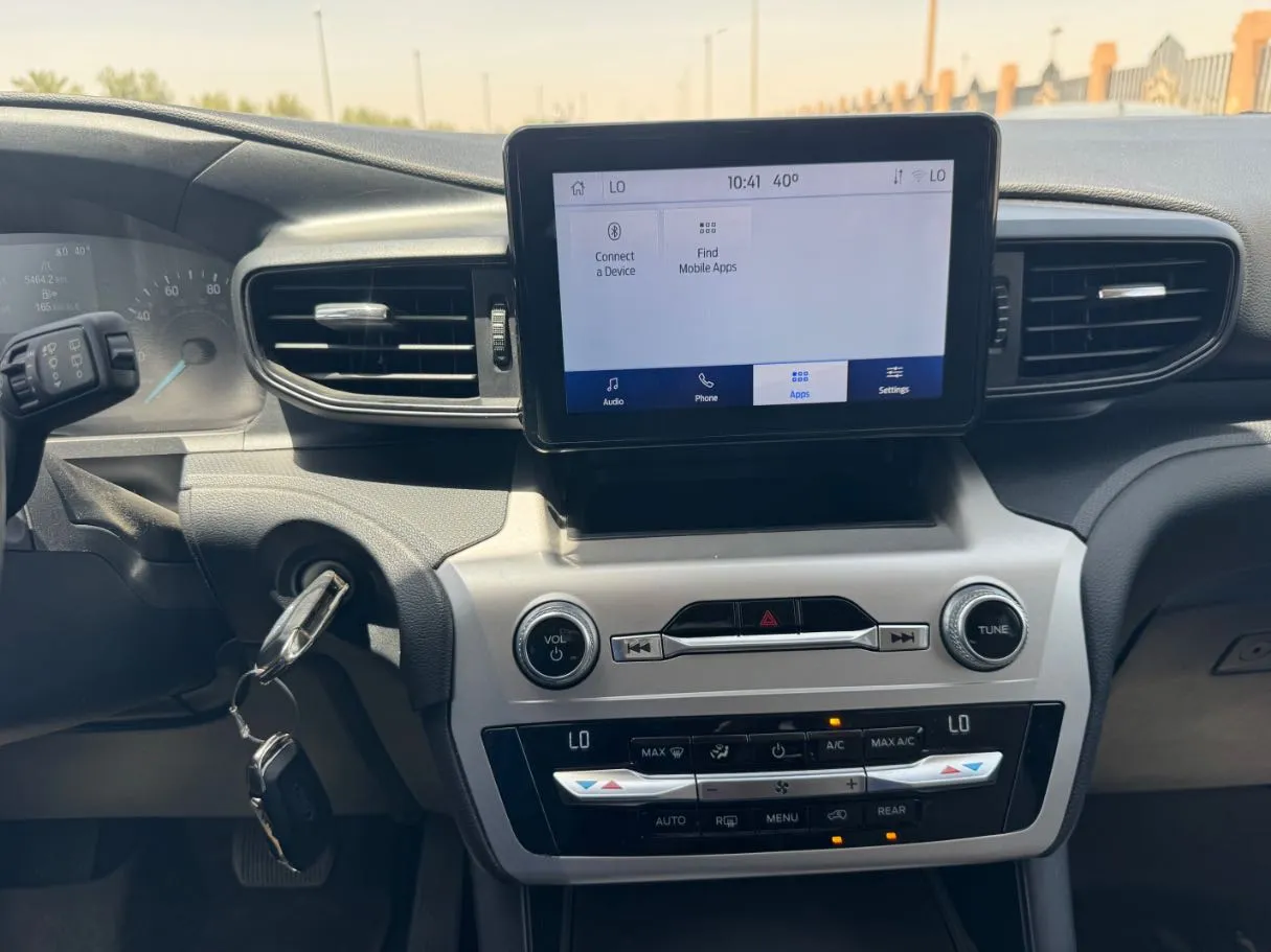 Car image 15