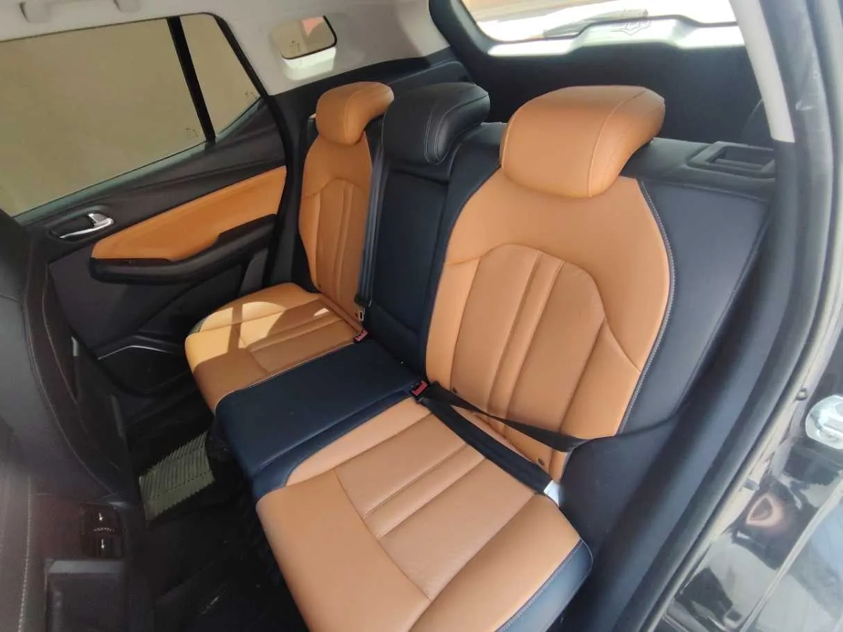 Car image 15