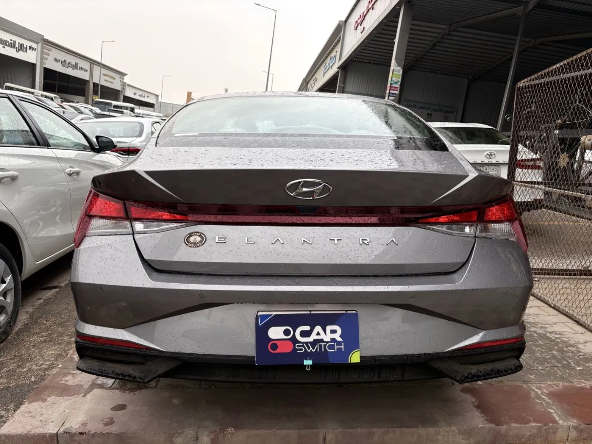 Car image 4
