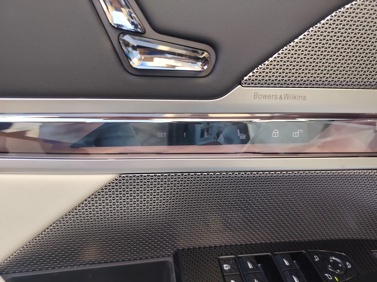 Car image 32