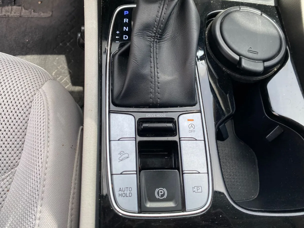 Car image 17