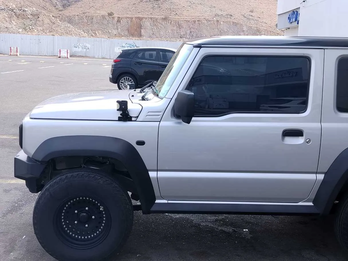 Car image 9
