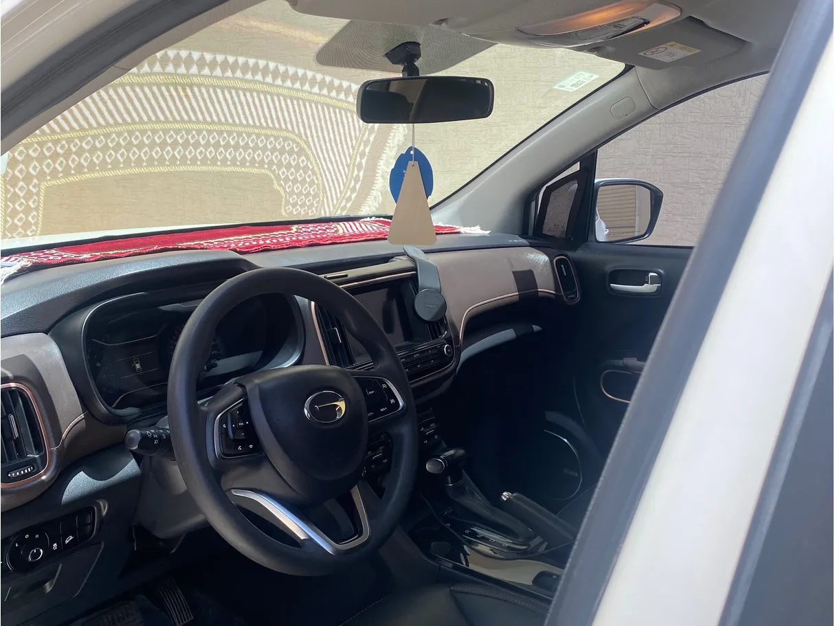 Car image 5