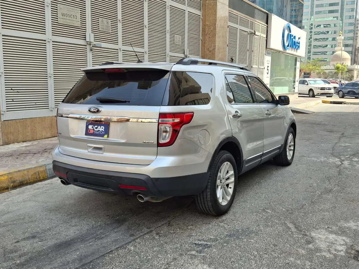 Car image 5