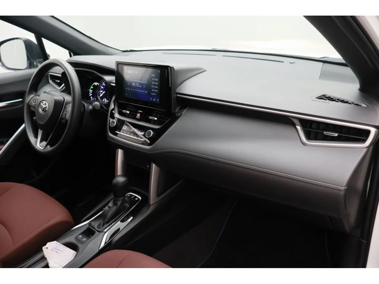 Car image 10