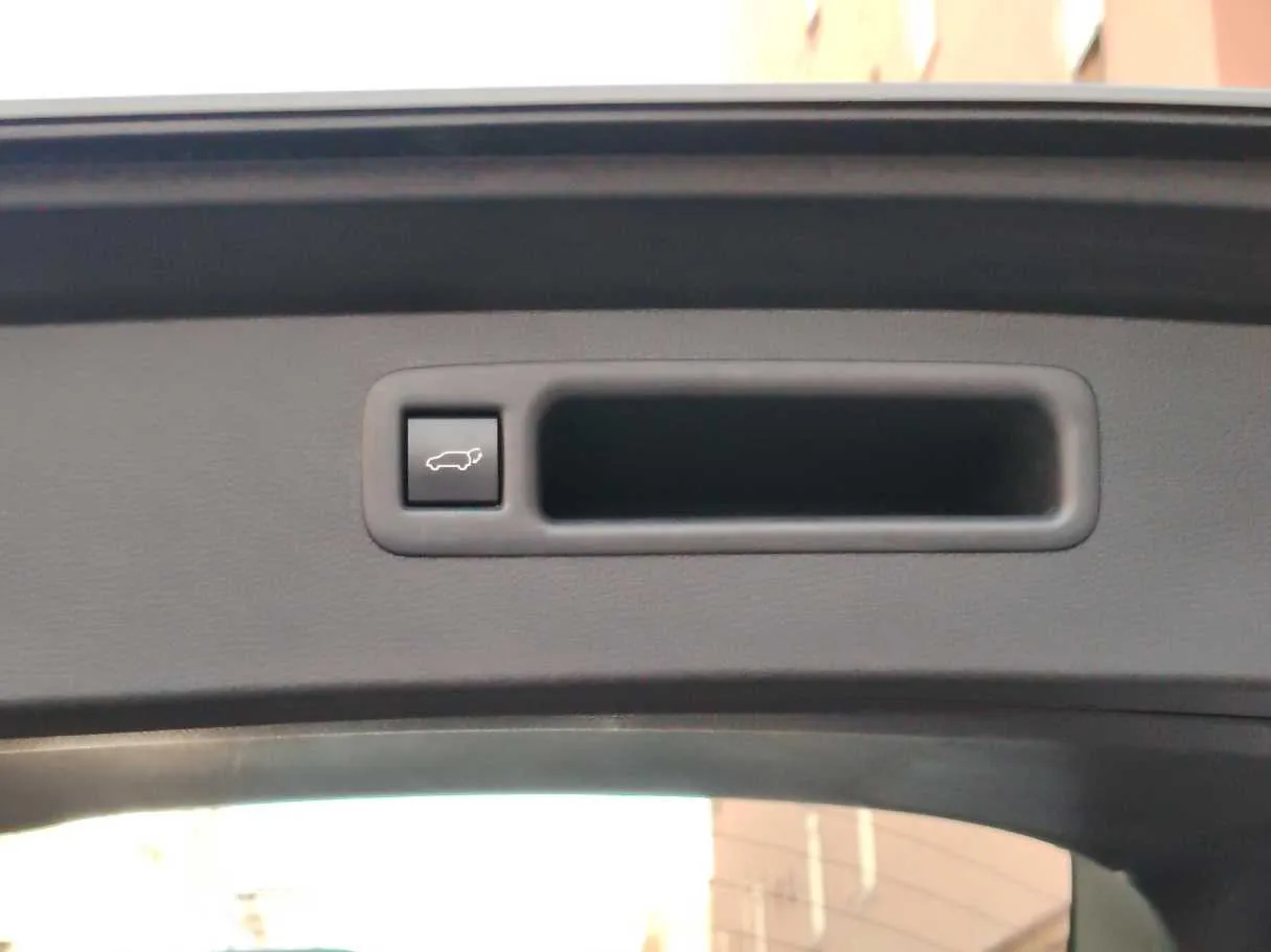 Car image 38