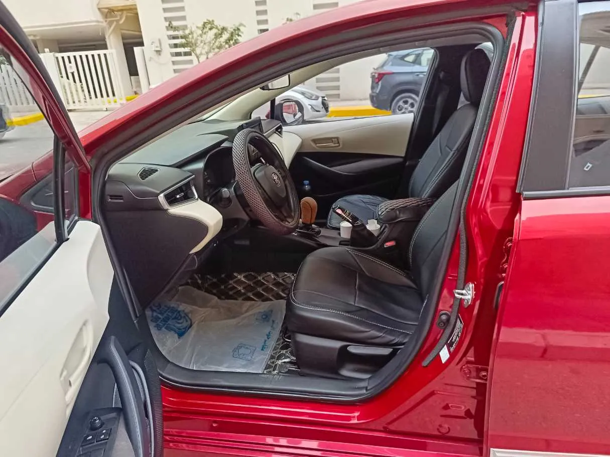 Car image 12