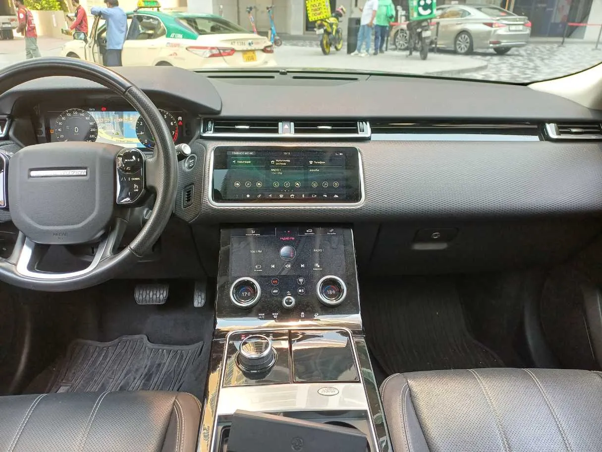 Car image 18
