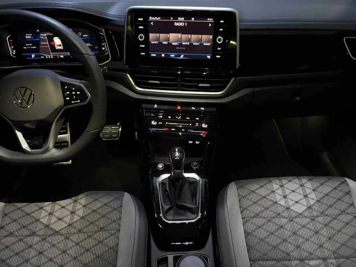 Car image 16