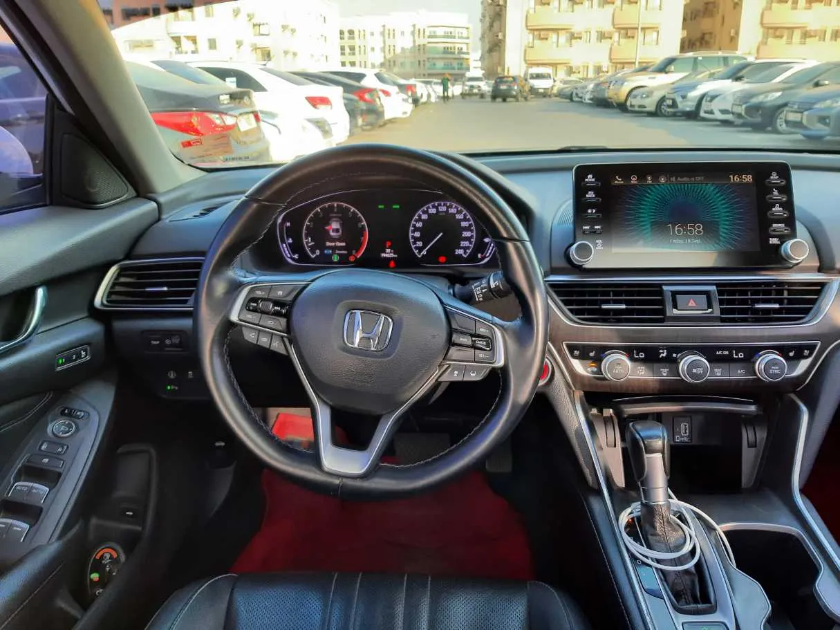 Car image 14