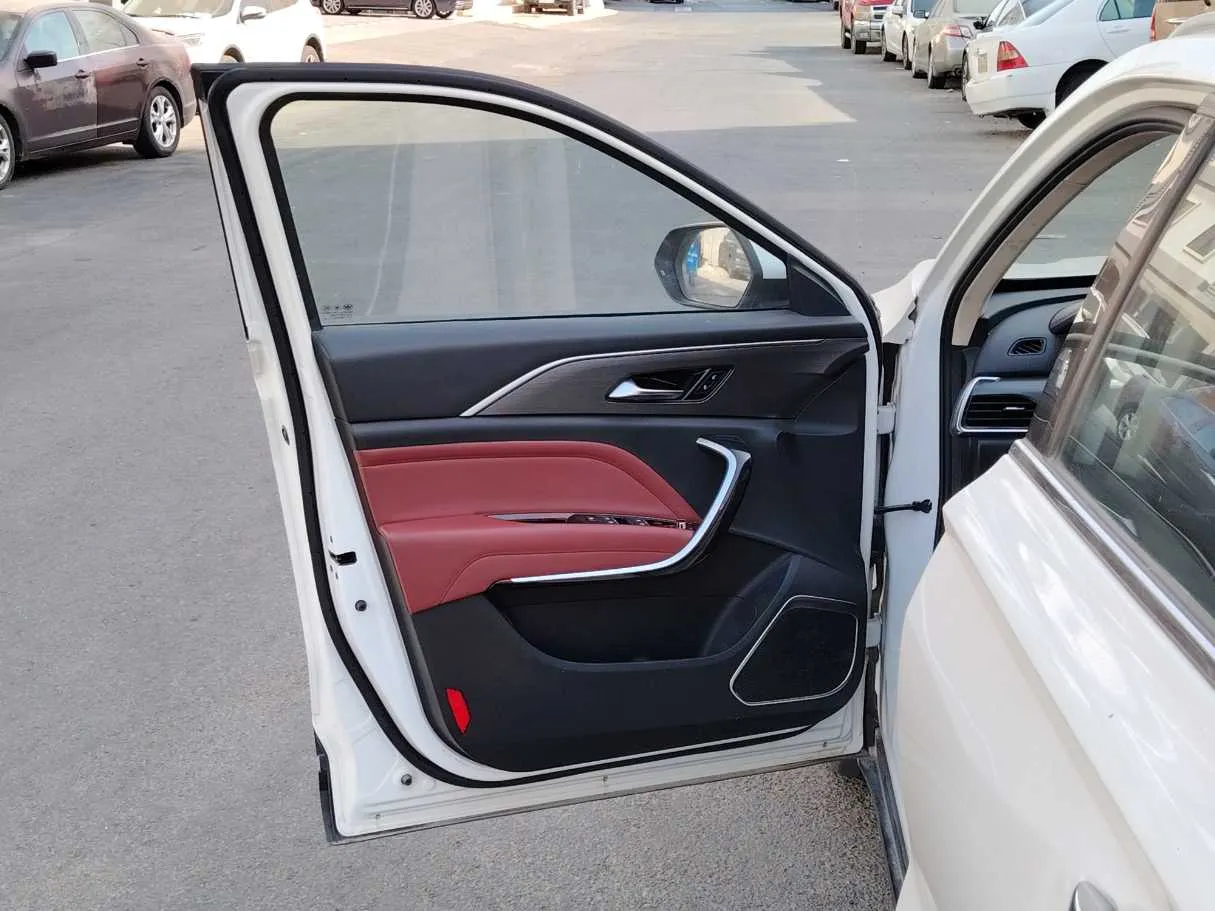 Car image 11