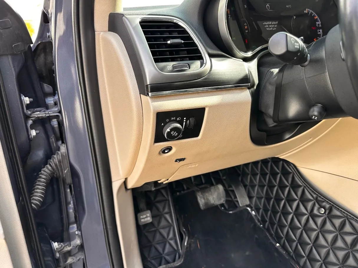 Car image 26