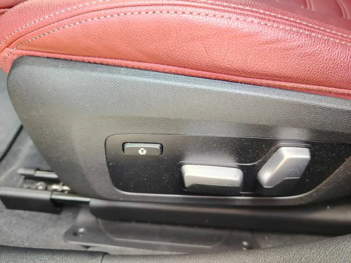 Car image 36