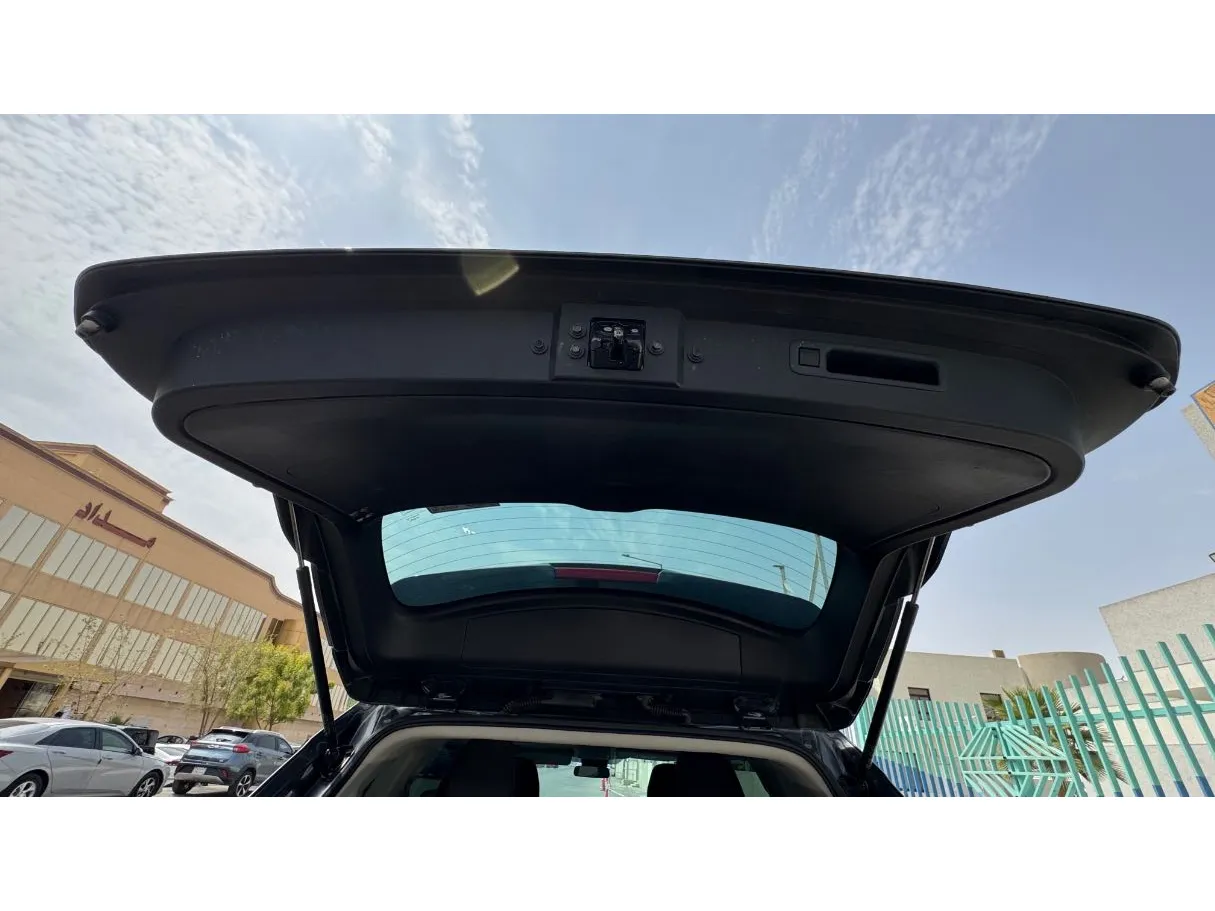 Car image 22