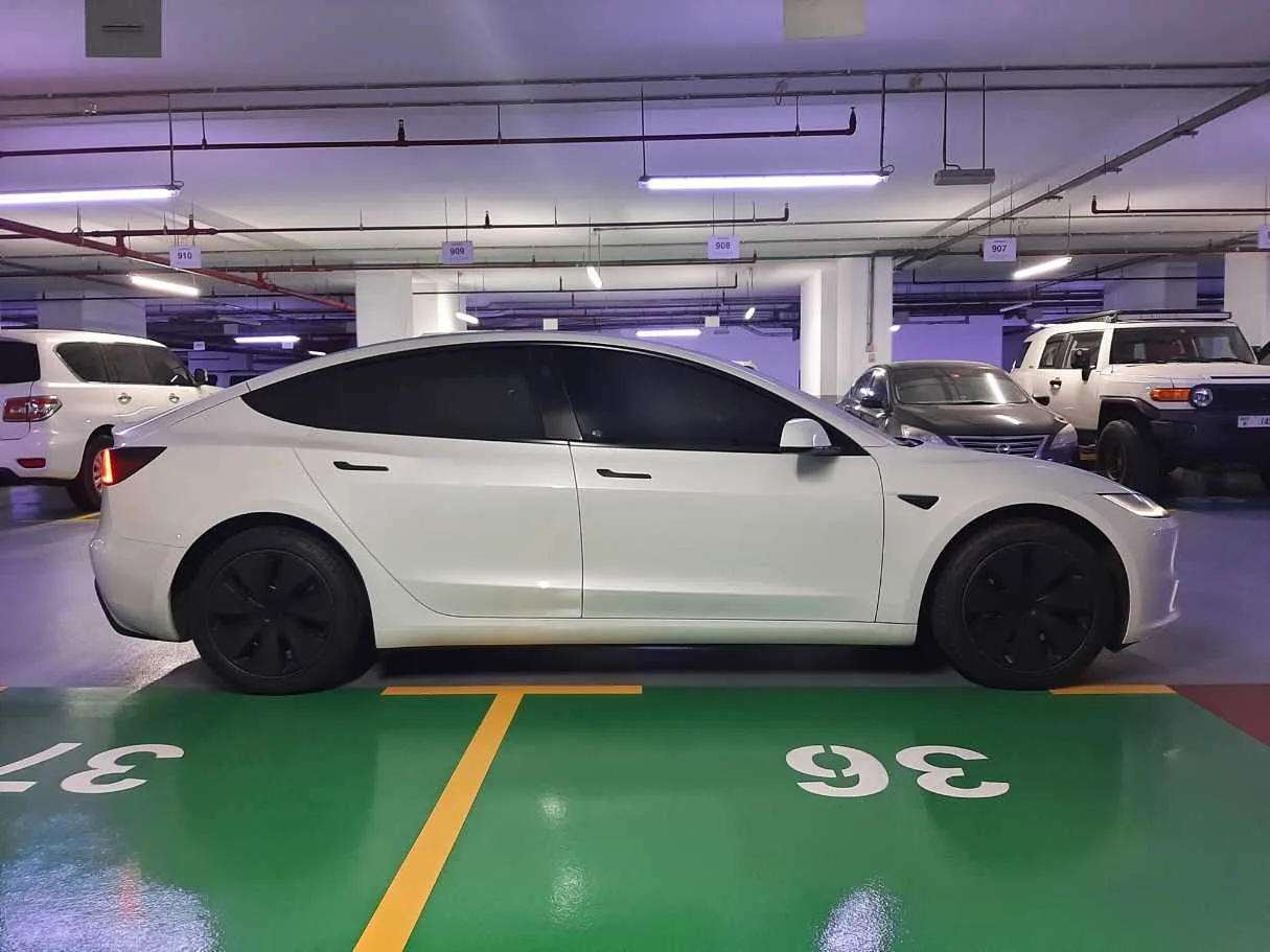 Car image 8