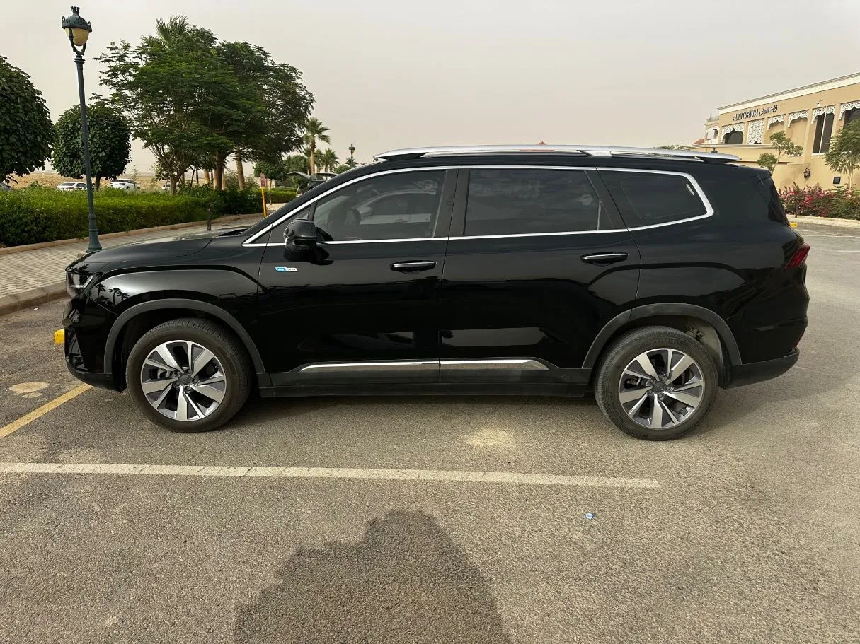 Car image 8