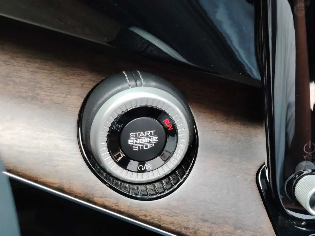 Car image 32