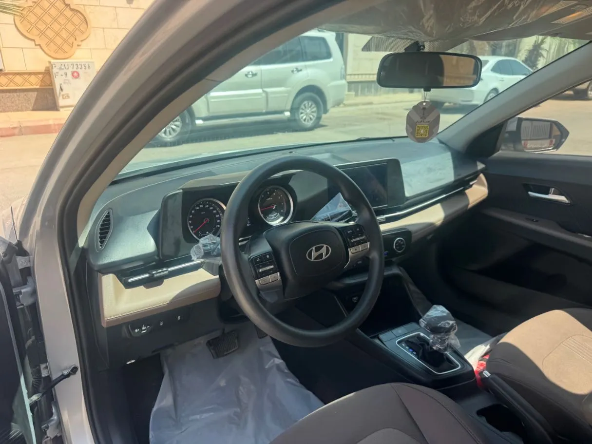 Car image 12