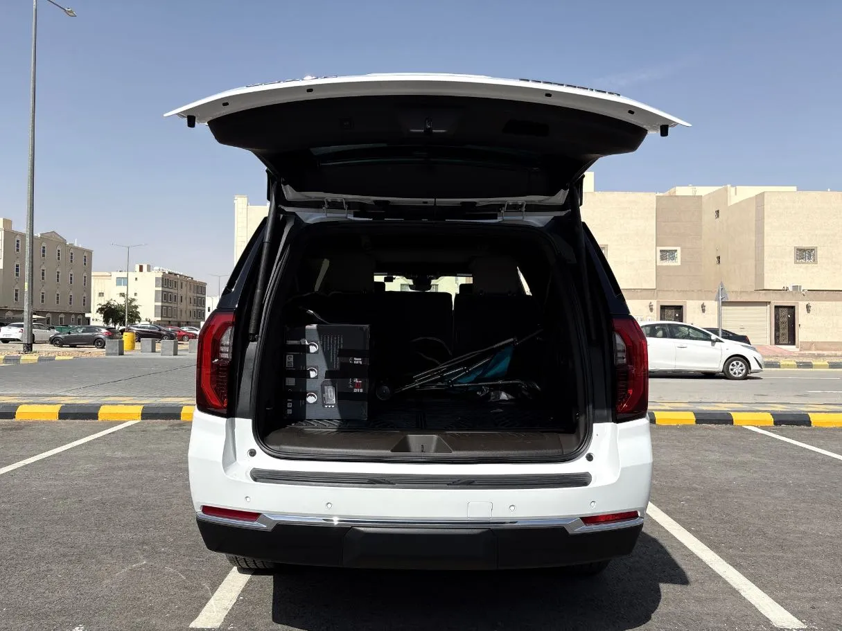 Car image 26