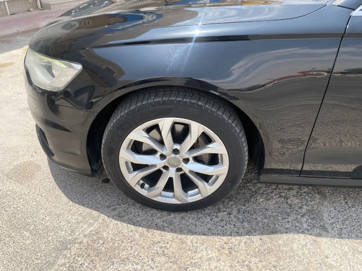 Car image 9