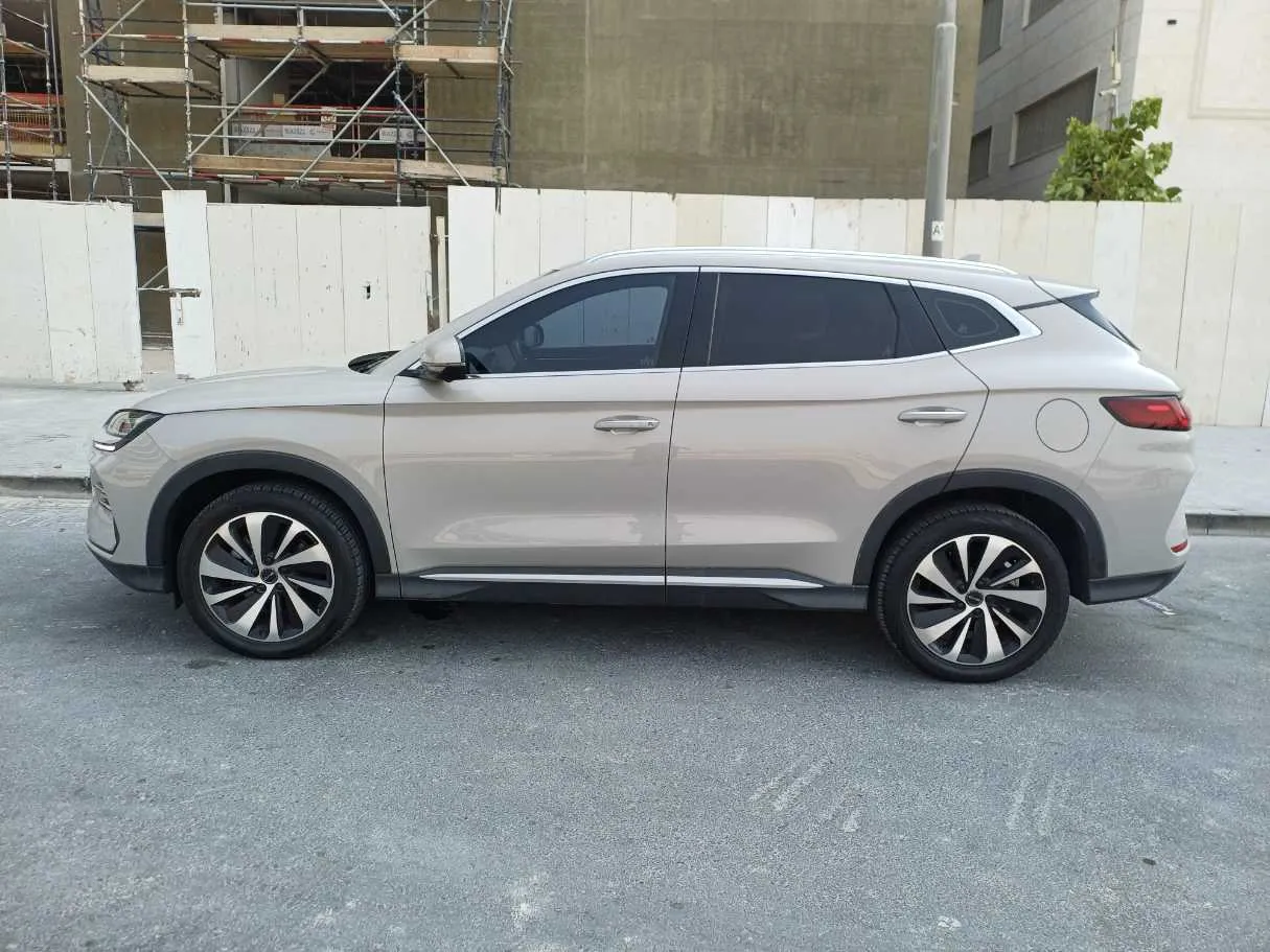 Car image 8