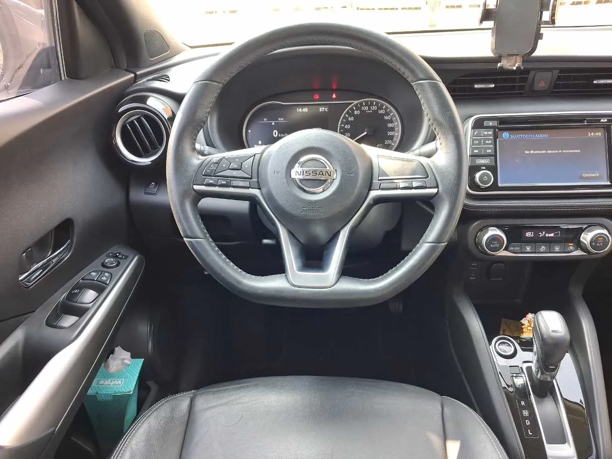 Car image 17