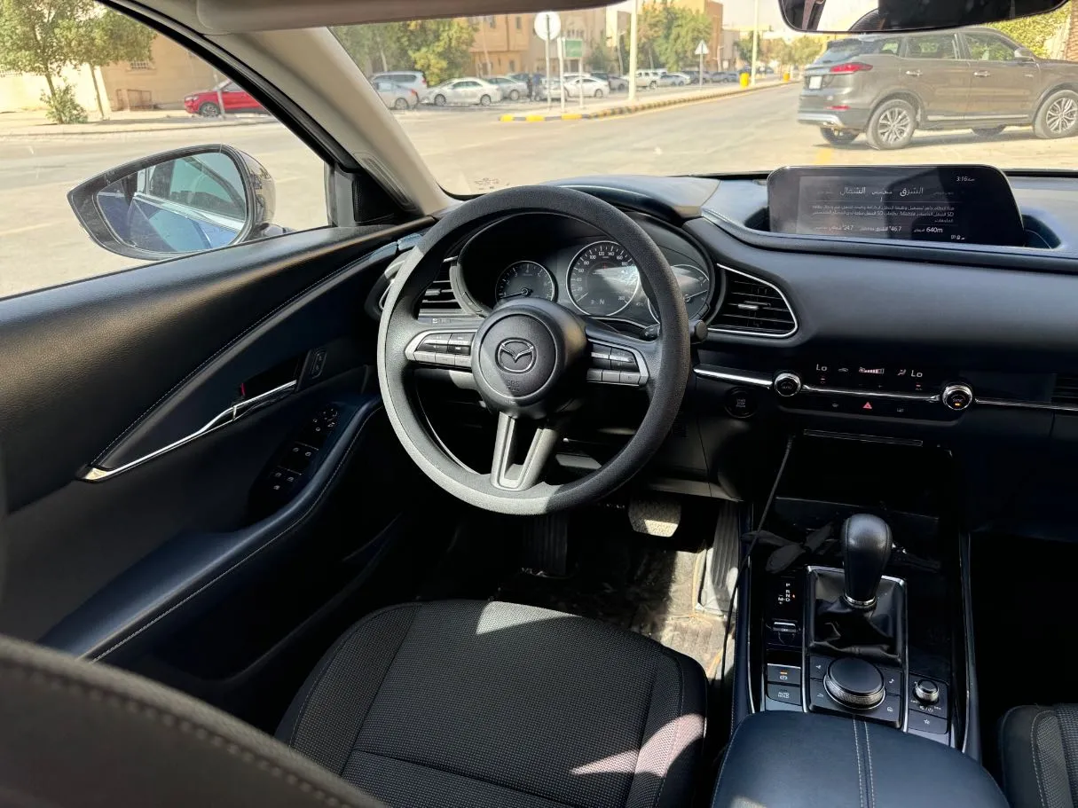 Car image 14