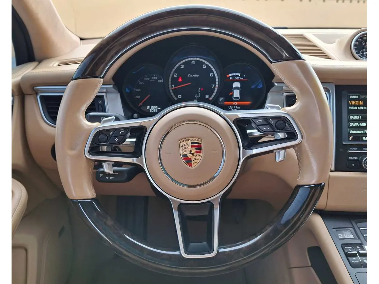 Car image 17