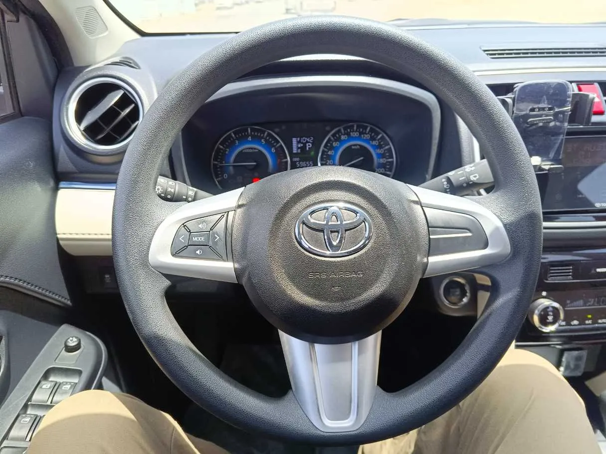 Car image 24