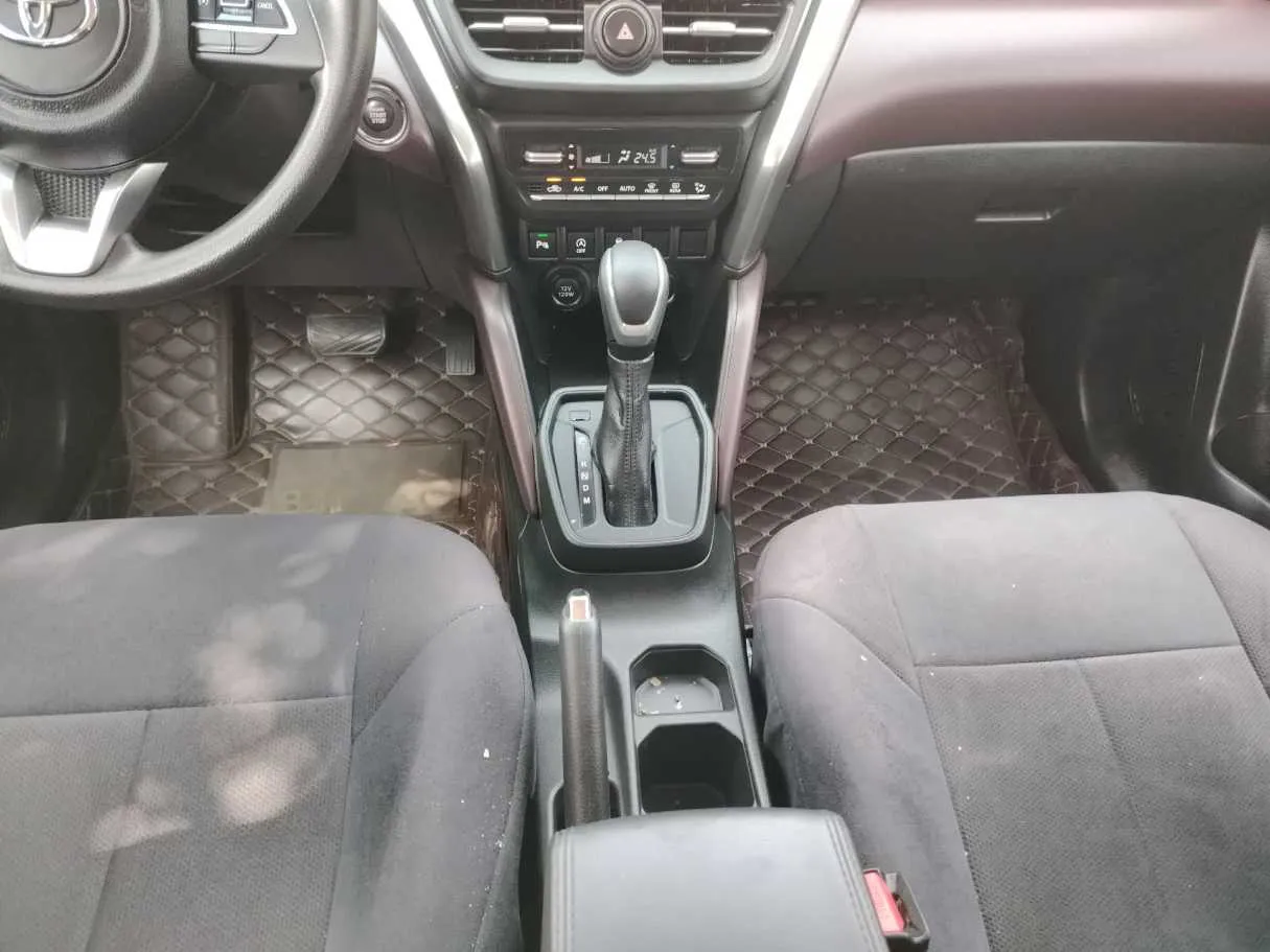 Car image 24