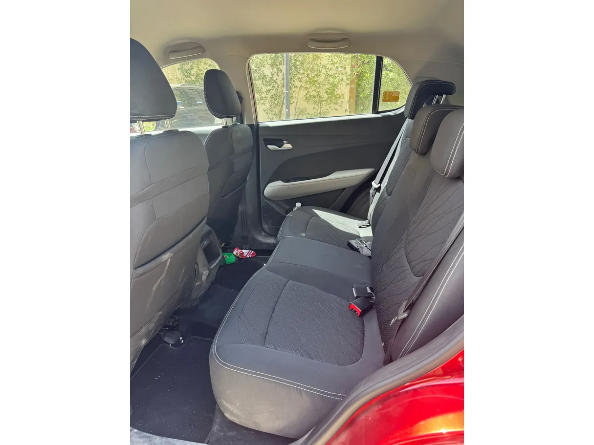 Car image 13
