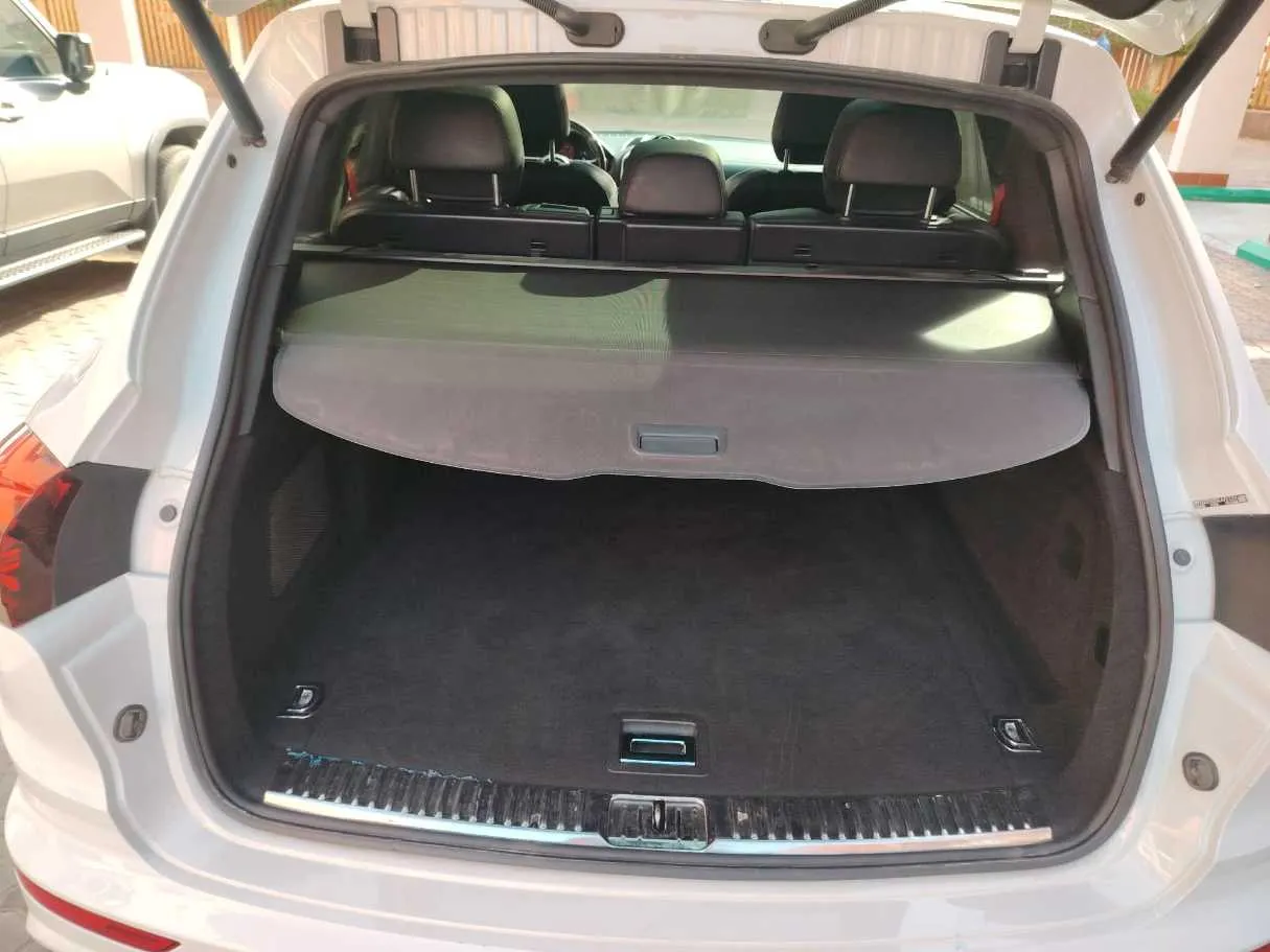 Car image 28