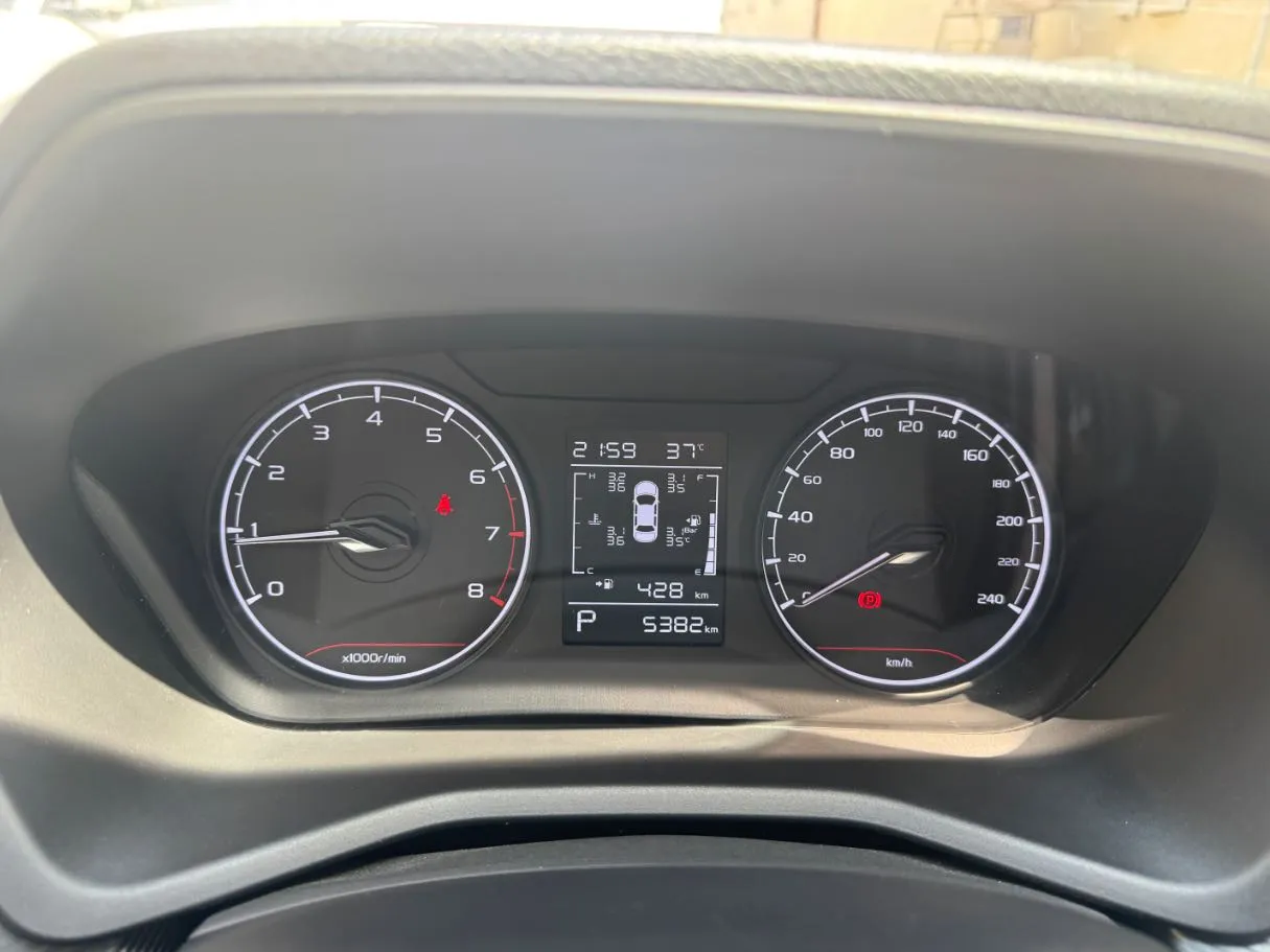 Car image 18
