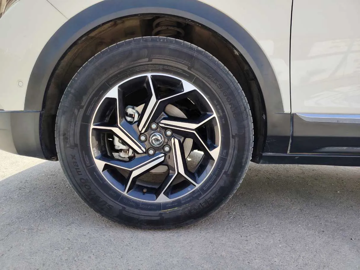 Car image 10