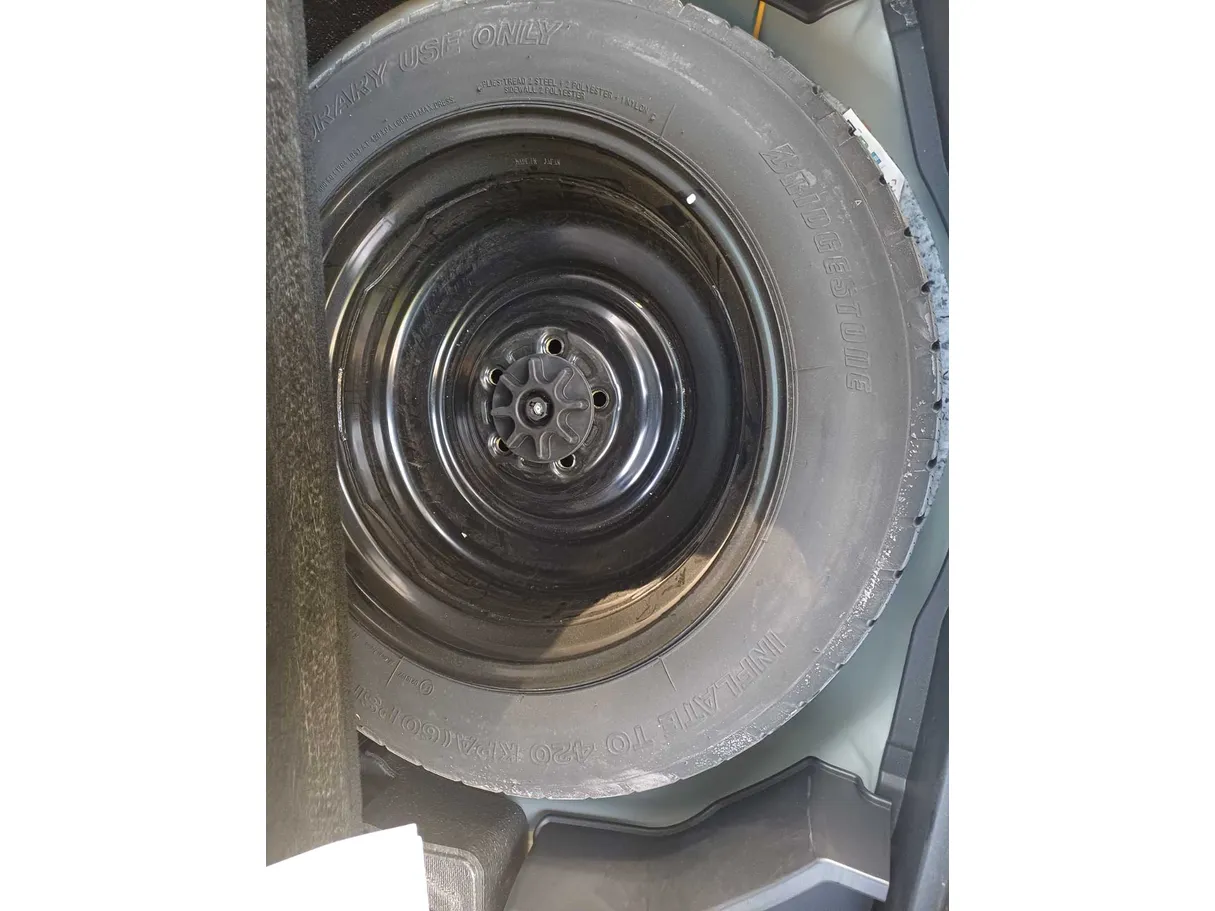 Car image 20