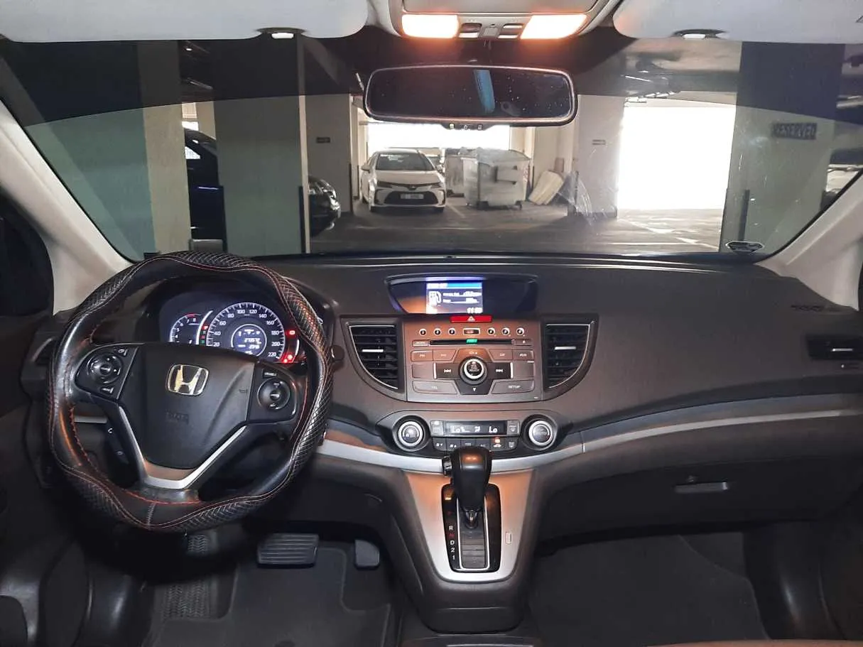 Car image 12