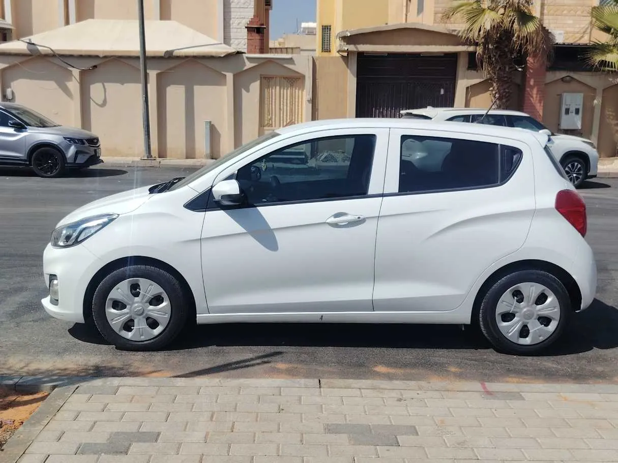Car image 8