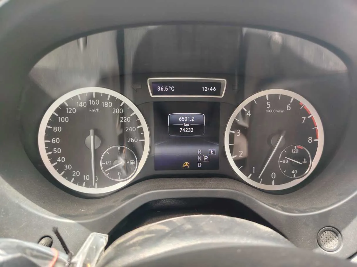 Car image 24