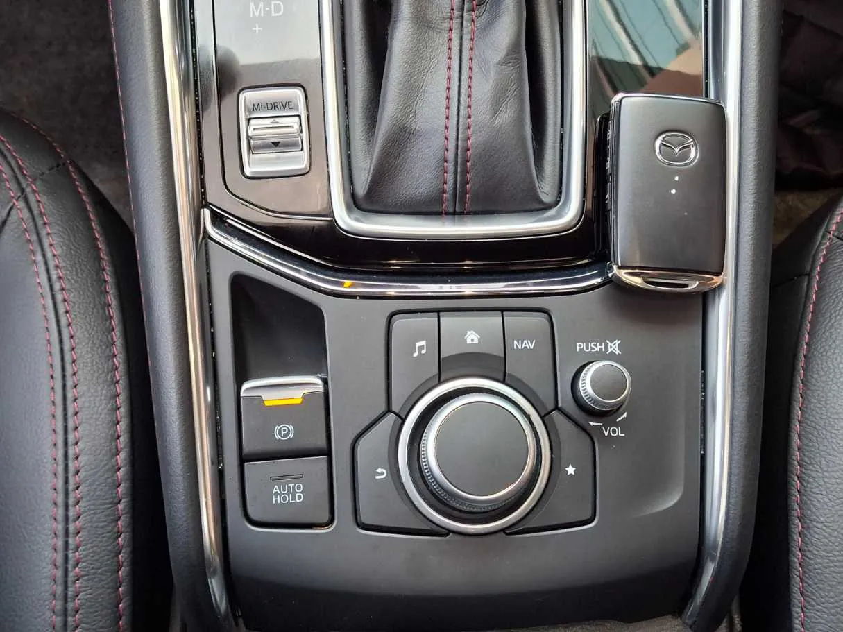 Car image 16
