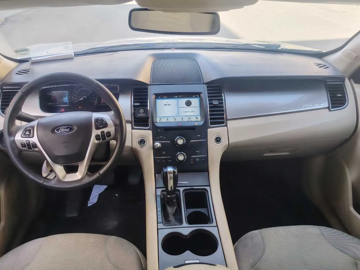 Car image 19