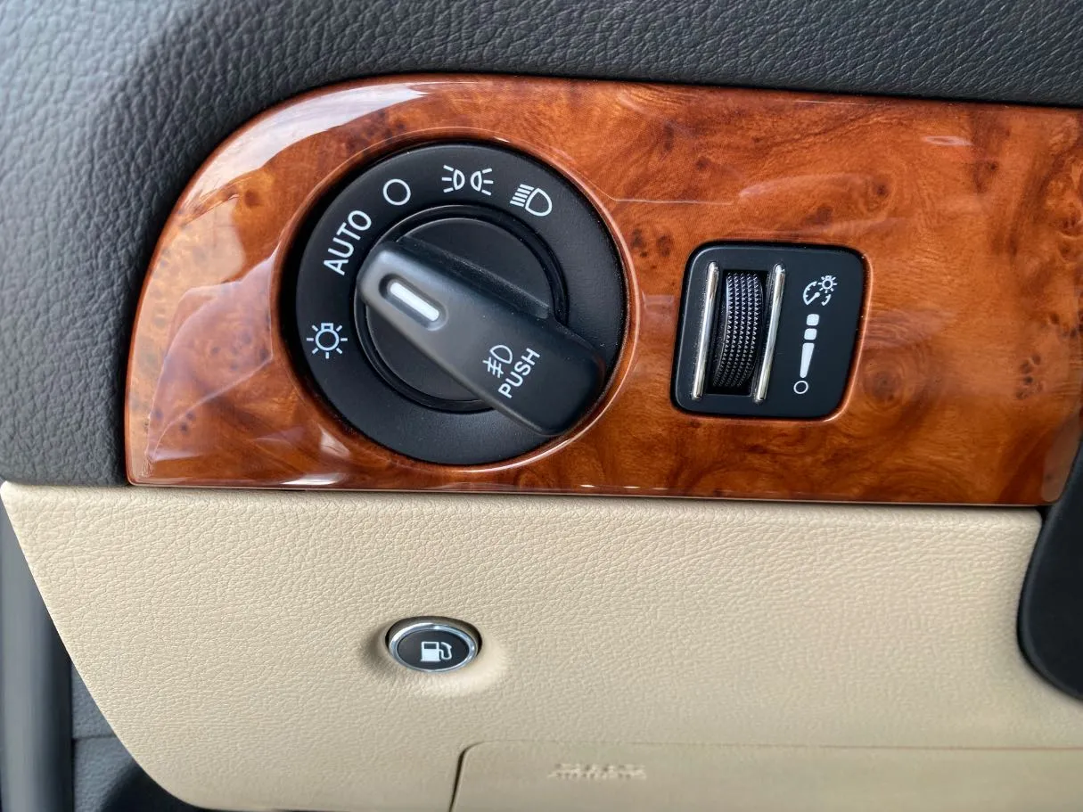 Car image 23