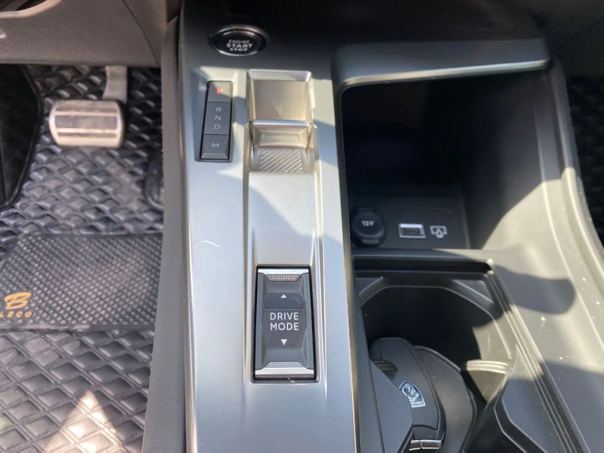 Car image 16