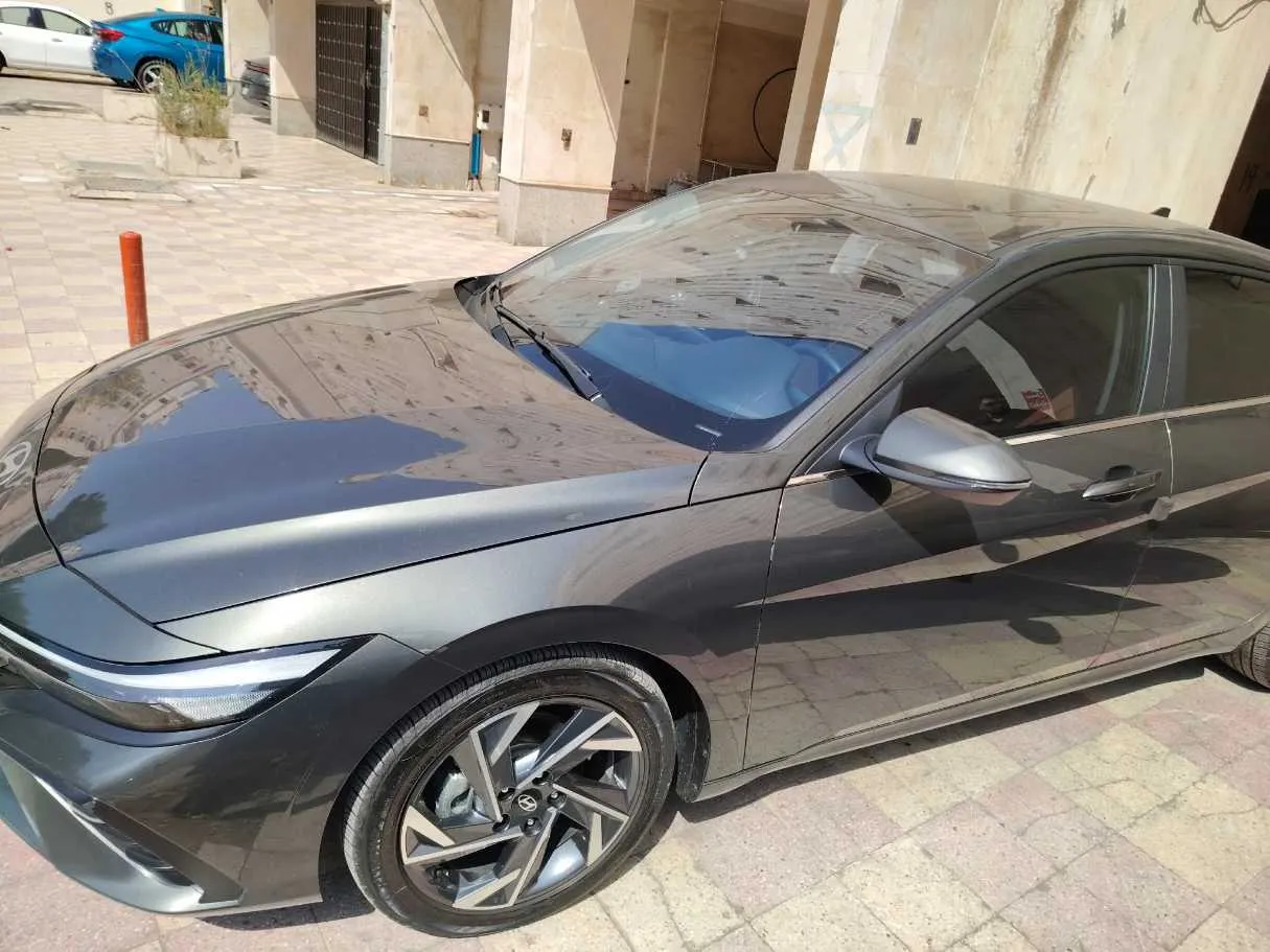 Car image 9