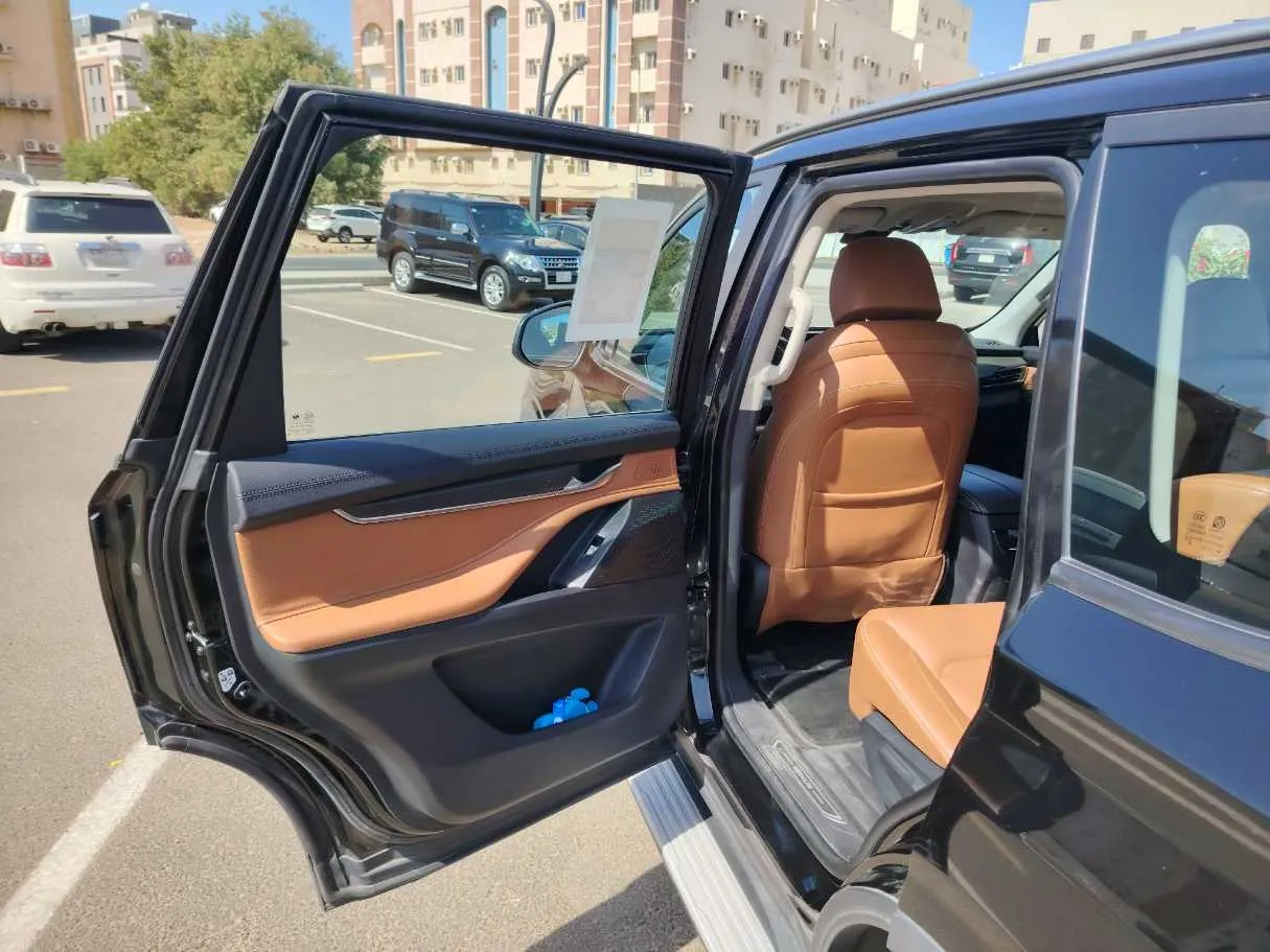 Car image 13