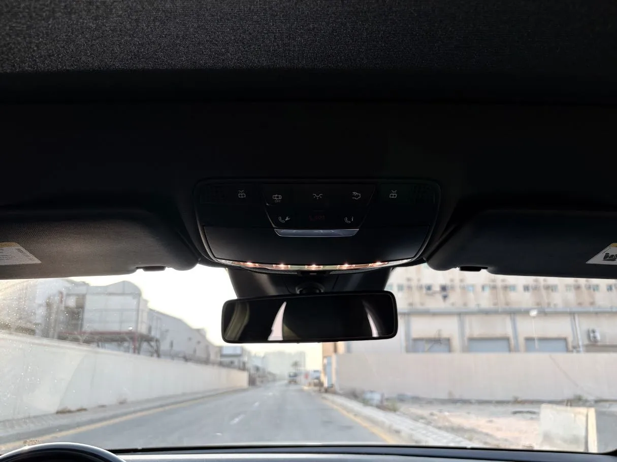 Car image 24