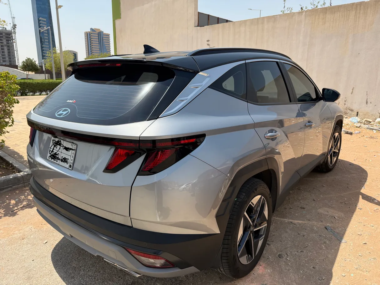 Car image 3