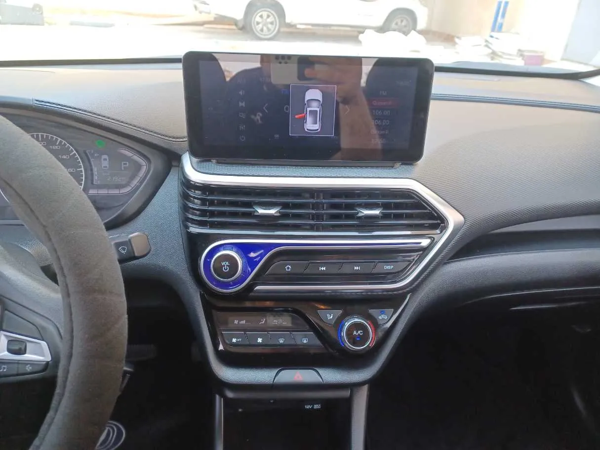 Car image 14