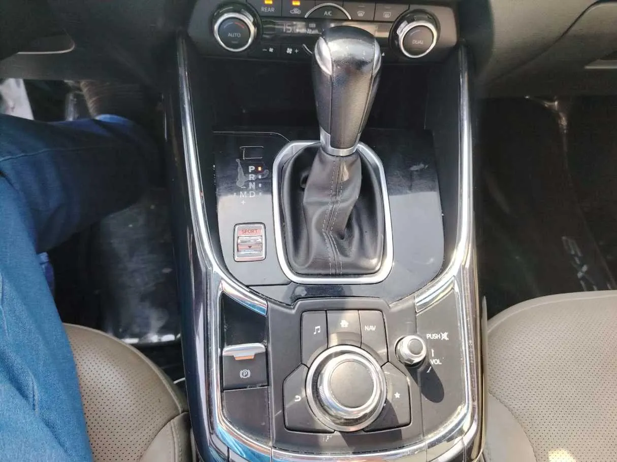 Car image 24