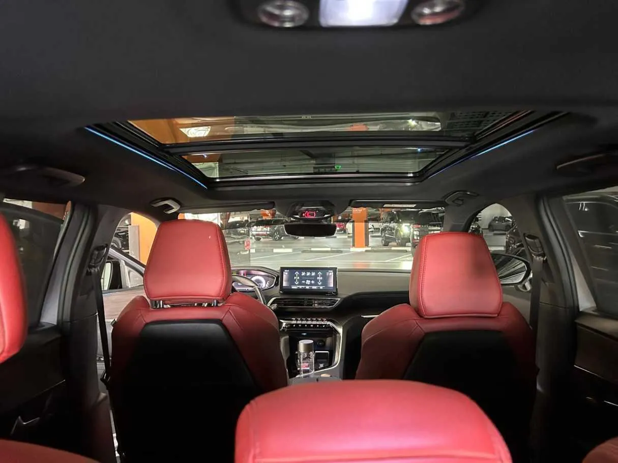 Car image 16